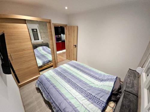 IMG-17dda1d3fa3e79915a669011bd4cf56d-V